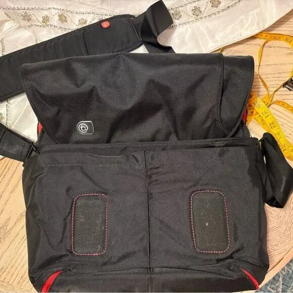 BOOQ Black and Red Laptop and Messenger Bag - Picture 3 of 8